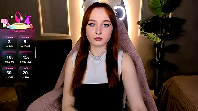 Emma Chery online show from October 14, 2025, 5:41 am