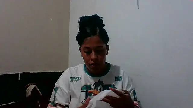 Snapshot of Kitra_New chatting on October 16, 2025, 6:47 am Kitra New online show from October 16, 2025, 6:47 am