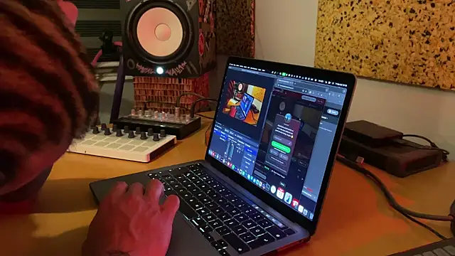 kameray12 online show from March 11, 2025, 6:19 pm