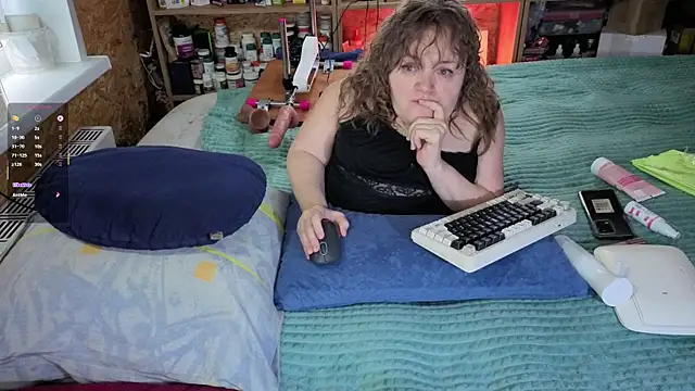 Snapshot of MiniNatalie chatting on November 12, 2025, 5:41 am MiniNatalie online show from November 12, 2025, 5:41 am