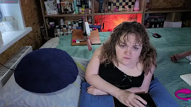 Snapshot of MiniNatalie chatting on November 13, 2025, 3:27 am MiniNatalie online show from November 13, 2025, 3:27 am