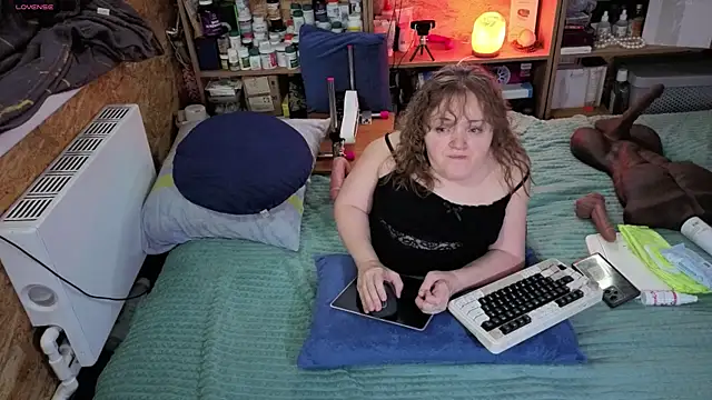 MiniNatalie online show from November 25, 2025, 6:02 am