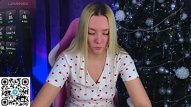 Snapshot of OliviaShepard chatting on December 20, 2024, 2:30 am OliviaShepard online show from December 20, 2024, 2:30 am
