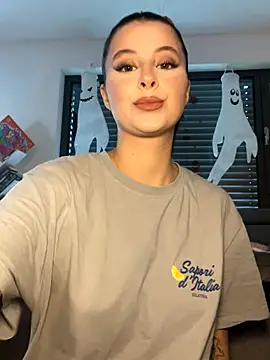 Mia-Minou online show from October 11, 2025, 12:58 pm