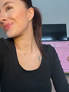 Mia-Minou online show from February 10, 2026, 10:52 am