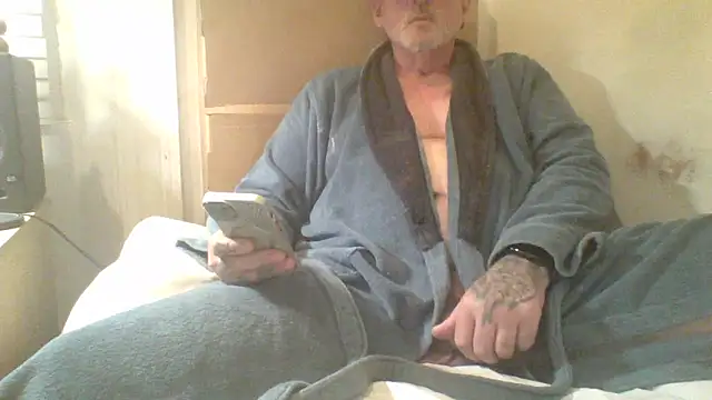 Snapshot of oldenglishguy chatting on October 13, 2025, 7:58 pm oldenglishguy online show from October 13, 2025, 7:58 pm