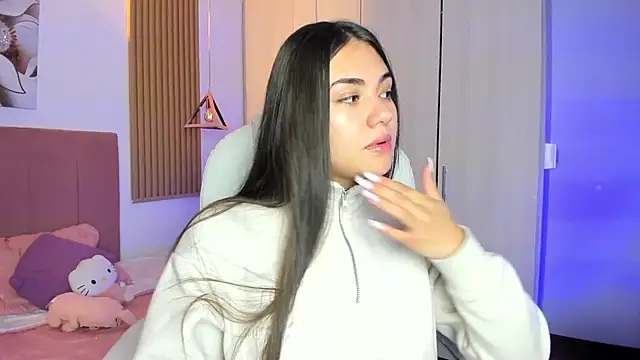 mia nevaeh online show from October 23, 2025, 8:18 pm