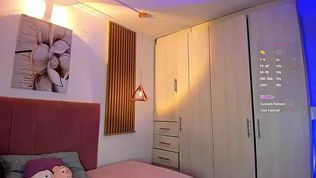 mia nevaeh online show from November 24, 2025, 9:14 pm