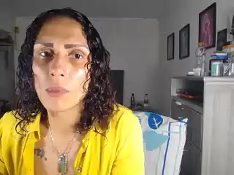 Snapshot of Corina_hot chatting on January 8, 2025, 9:12 pm Corina hot online show from January 8, 2025, 9:12 pm