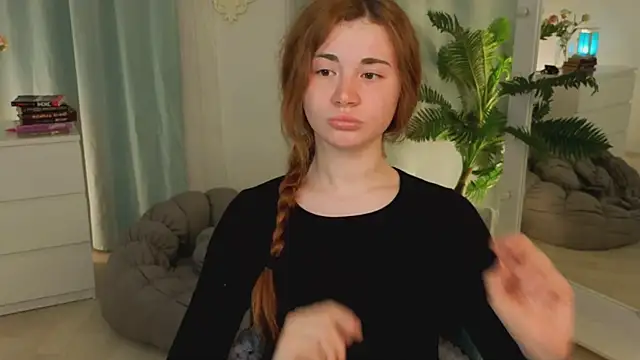 Freckle Diyana online show from June 1, 2026, 2:02 am