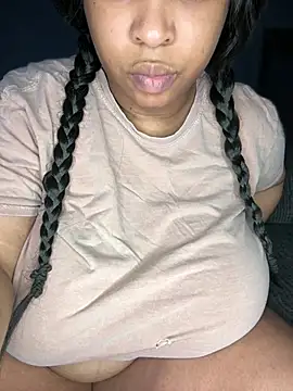 MissAriisback online show from April 22, 2026, 5:10 am