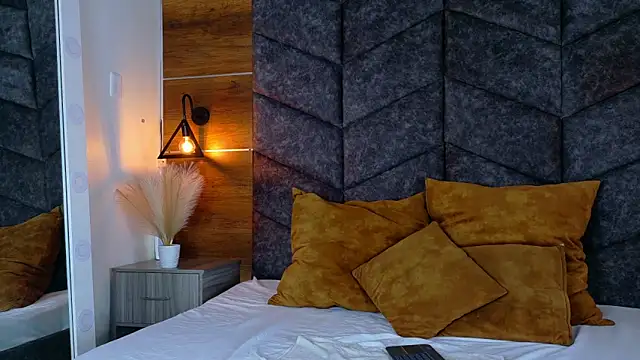 AmyPalmmer online show from February 11, 2025, 11:54 am