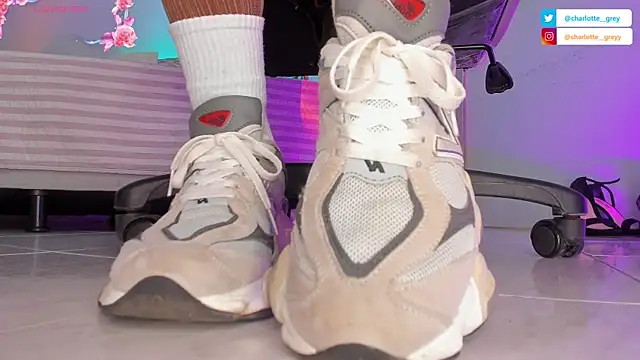 charlotte  grey online show from October 11, 2025, 8:29 pm