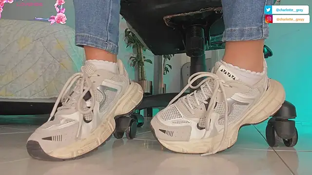 charlotte  grey online show from October 25, 2025, 8:25 pm