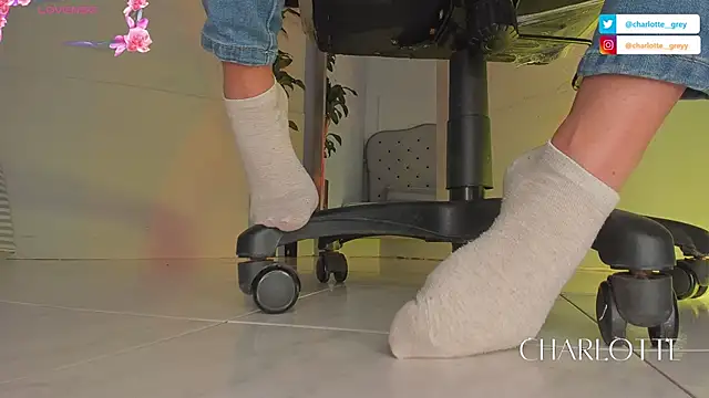 charlotte  grey online show from November 7, 2025, 8:53 pm