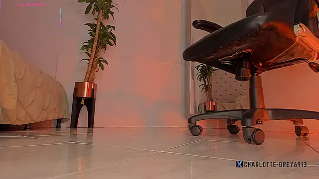 charlotte  grey online show from November 15, 2025, 8:05 pm