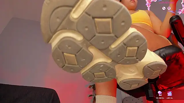 charlotte  grey online show from April 1, 2026, 8:06 pm