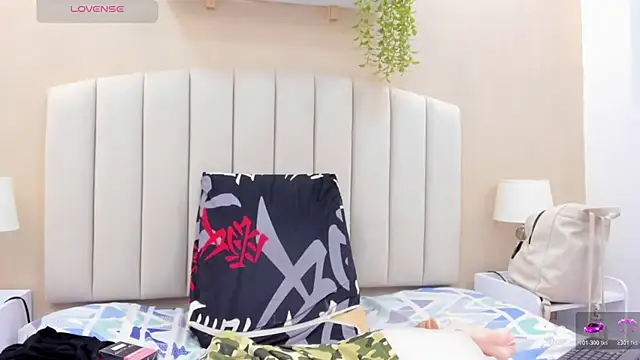 Mia thompson 19 online show from February 6, 2026, 10:24 pm