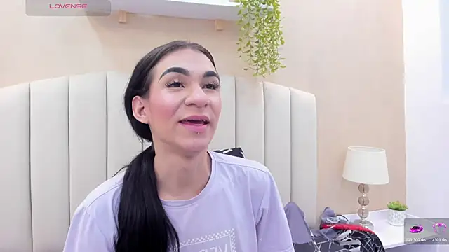 Mia thompson 19 online show from February 7, 2026, 8:12 pm