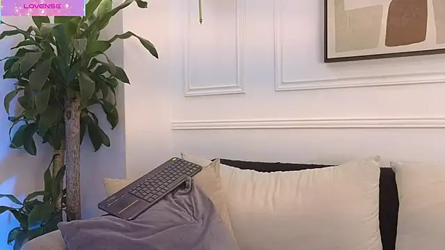 Mia thompson 19 online show from March 3, 2026, 7:31 pm