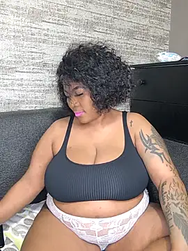 Snapshot of ExclusiveLeexx chatting on December 4, 2025, 4:59 pm ExclusiveLeexx online show from December 4, 2025, 4:59 pm