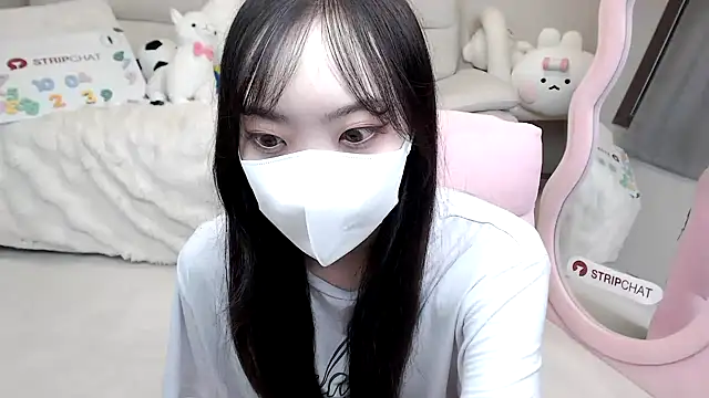 momo room online show from October 4, 2025, 6:33 am