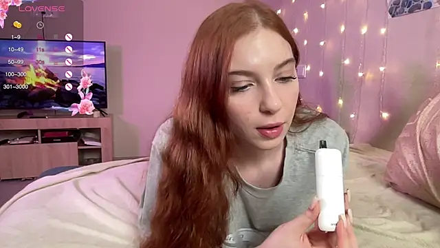 Snapshot of cinnabon_girls chatting on January 17, 2025, 6:02 pm cinnabon girls online show from January 17, 2025, 6:02 pm