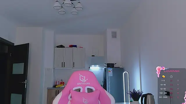 cinnabon girls online show from April 15, 2026, 6:04 pm