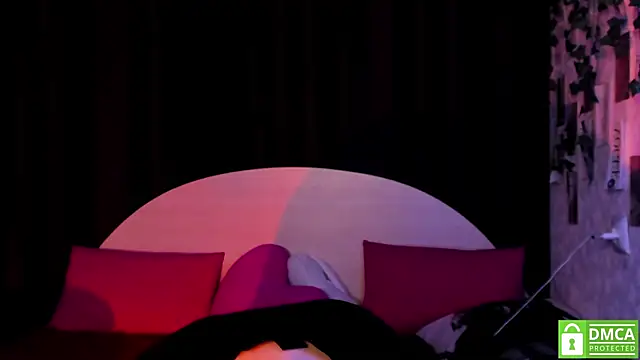 dreamgirllovee online show from October 13, 2025, 9:04 pm