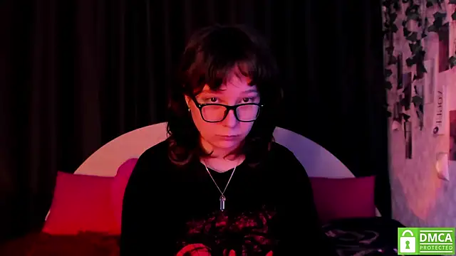 dreamgirllovee online show from October 15, 2025, 9:15 pm