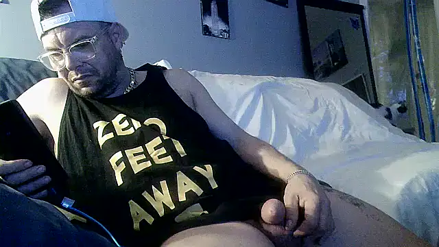 Snapshot of Vinyboy69 chatting on May 6, 2026, 6:30 am Vinyboy69 online show from May 6, 2026, 6:30 am
