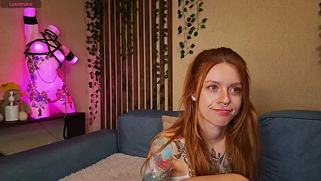  SweetFox  online show from September 12, 2025, 12:55 am