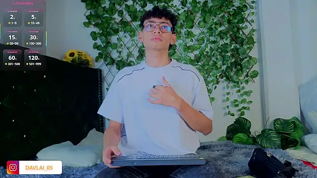 Daviid laidd online show from November 17, 2025, 1:17 pm