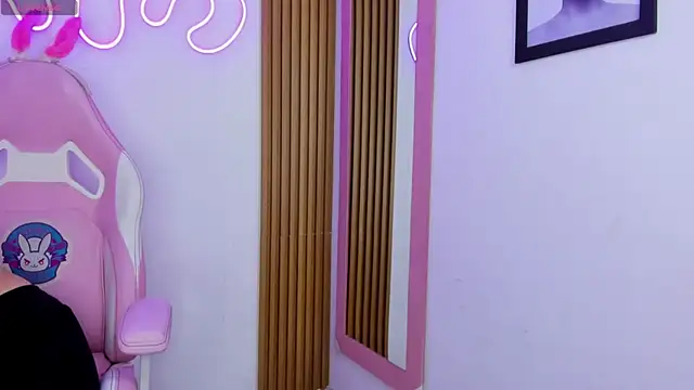 emilymiller tcw online show from March 14, 2025, 11:34 am