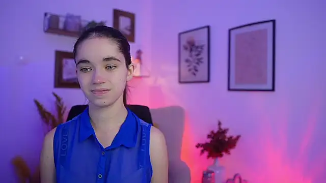 Gia Paige18 online show from November 27, 2025, 3:03 pm