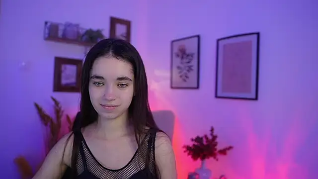 Gia Paige18 online show from November 28, 2025, 1:58 pm