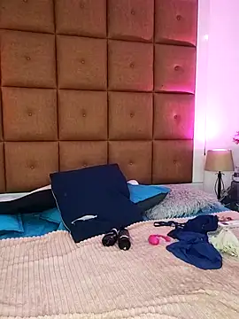 Snapshot of ELLA_KELLY chatting on October 24, 2025, 12:01 pm ELLA KELLY online show from October 24, 2025, 12:01 pm