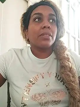 ELLA KELLY online show from December 22, 2025, 1:08 pm