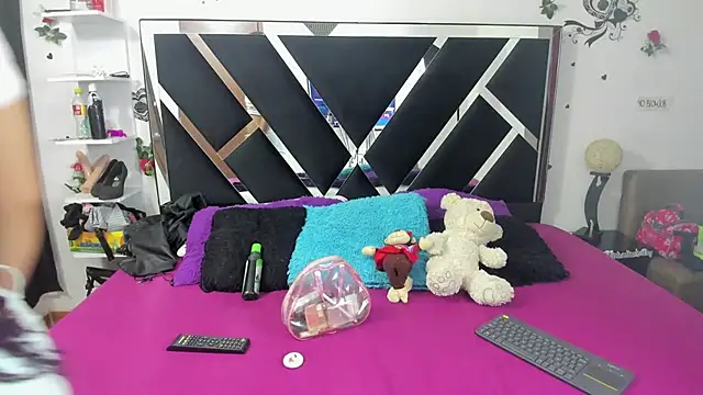 1lovelygirls online show from January 30, 2025, 11:44 am