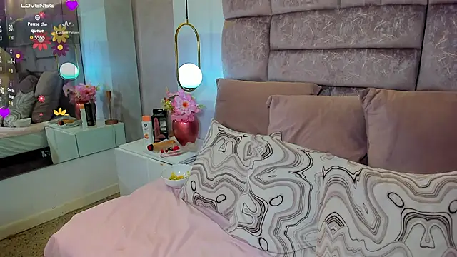 amina west online show from October 19, 2025, 12:44 am