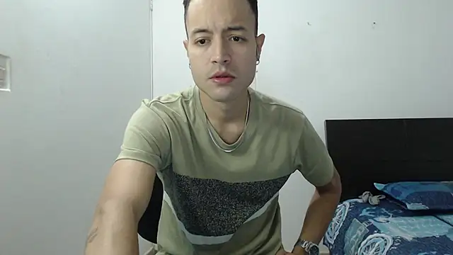 Snapshot of dimitriquiet05 chatting on December 6, 2024, 3:08 am dimitriquiet05 online show from December 6, 2024, 3:08 am