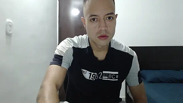 Snapshot of dimitriquiet05 chatting on December 22, 2024, 4:06 am dimitriquiet05 online show from December 22, 2024, 4:06 am