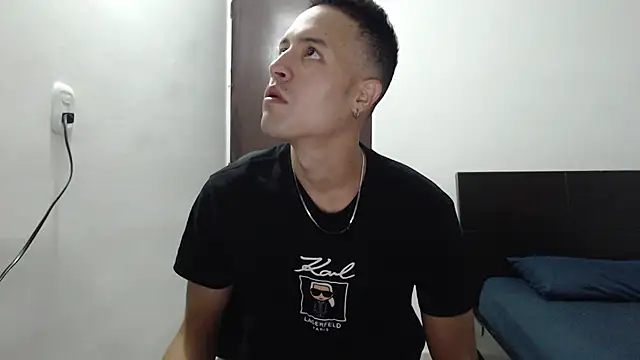 Snapshot of dimitriquiet05 chatting on December 31, 2024, 2:29 am dimitriquiet05 online show from December 31, 2024, 2:29 am