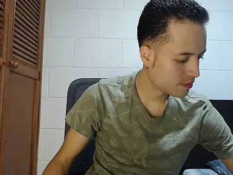 Snapshot of dimitriquiet05 chatting on March 11, 2026, 4:29 am dimitriquiet05 online show from March 11, 2026, 4:29 am