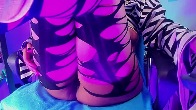 kuromi69 online show from December 18, 2025, 4:18 am