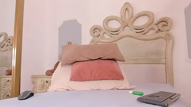 Snapshot of Sara__Williams chatting on October 13, 2025, 3:50 am Sara Williams online show from October 13, 2025, 3:50 am