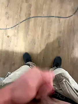 Snapshot of dimitriei chatting on December 5, 2024, 10:33 am dimitriei online show from December 5, 2024, 10:33 am