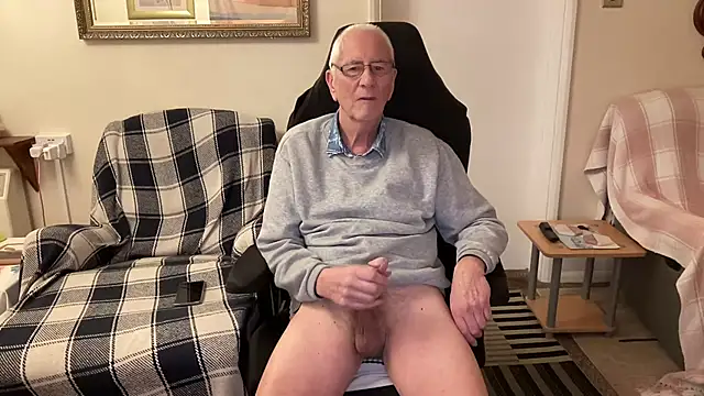 Snapshot of cutaboverest chatting on November 18, 2025, 6:01 pm cutaboverest online show from November 18, 2025, 6:01 pm