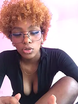 Snapshot of LiannaDixon chatting on December 9, 2024, 10:20 pm LiannaDixon online show from December 9, 2024, 10:20 pm