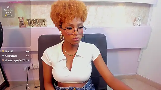 Snapshot of LiannaDixon chatting on December 24, 2024, 4:51 pm LiannaDixon online show from December 24, 2024, 4:51 pm